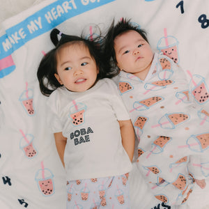 cute siblings on the wee bean boba milestone blanket