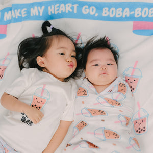 cute siblings kissing on the wee bean boba milestone blanket